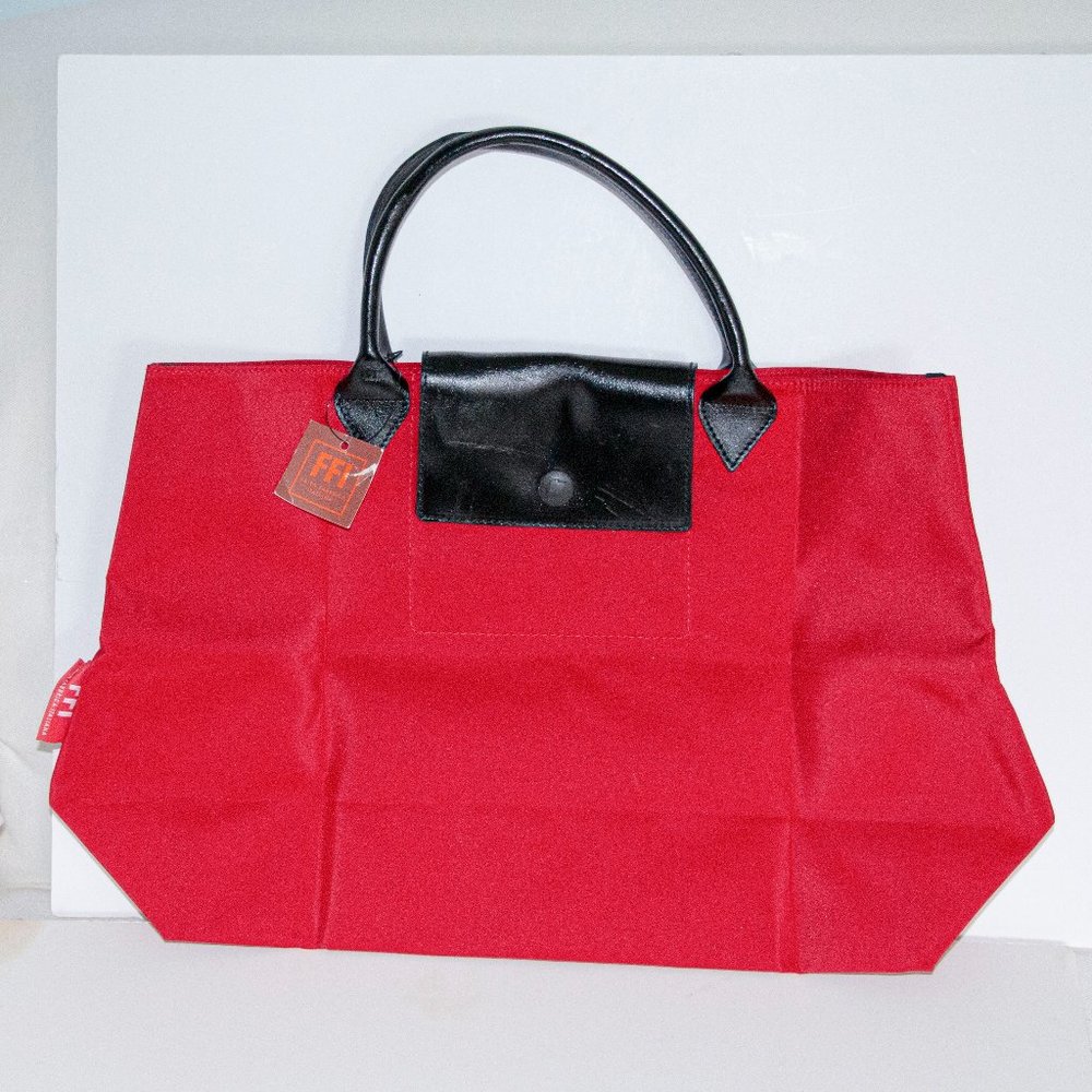 Fatta Fabbrica Italiana Vinyl Red Tote Bag - Picture 4 of 4
